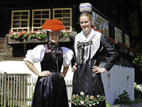 Ritterhof und Trachten (Bildnachweis: Stadt Wolfach Fotograf: Dieter Wissing) Ritterhof und Trachten (Bildnachweis: Stadt Wolfach Fotograf: Dieter Wissing)