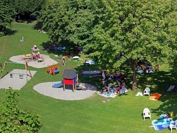 Fächerbad Bildnachweis: Karlsruher Bädergesellschaft mbH/Stadt Karlsruhe Fächerbad Bildnachweis: Karlsruher Bädergesellschaft mbH/Stadt Karlsruhe