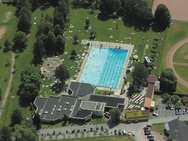 Freizeitbad Schopfheim Bildnachweis: Mit freundlicher Genehmigung der VK-Gruppe (Anna Eroschenja) Freizeitbad Schopfheim Bildnachweis: Mit freundlicher Genehmigung der VK-Gruppe (Anna Eroschenja)