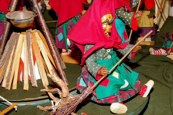 Schloss-Narrenstuben Bonndorf Bildnachweis: Mit freundlicher Genehmigung der Schloss-Narrenstuben Bonndorf Schloss-Narrenstuben Bonndorf Bildnachweis: Mit freundlicher Genehmigung der Schloss-Narrenstuben Bonndorf