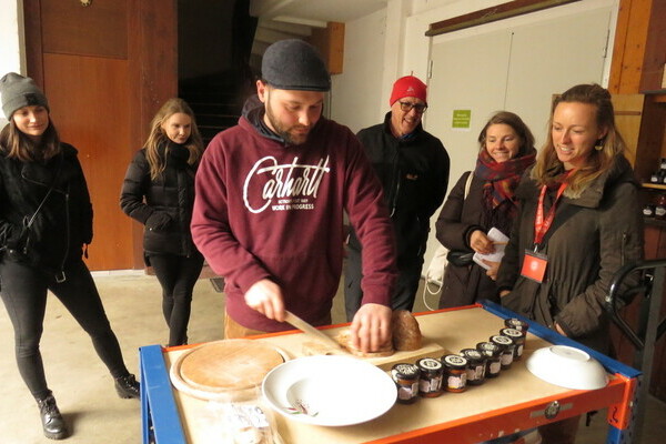 Kostproben bei Eat-the-World-Tour durch die Wiehre Kostproben bei Eat-the-World-Tour durch die Wiehre